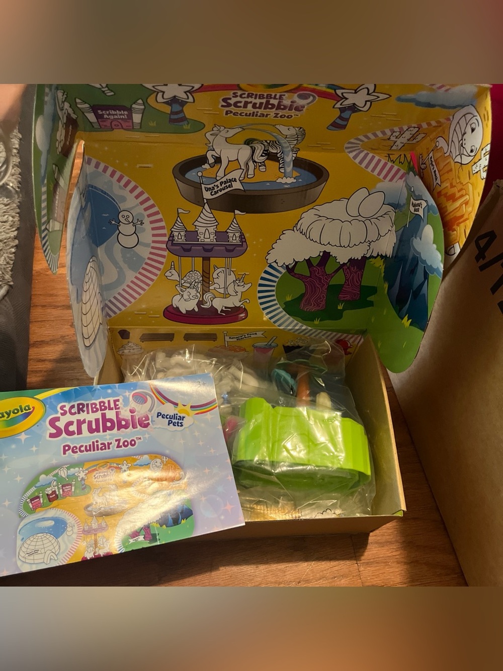 Crayola Scribble Scrubbie Peculiar Zoo 24 PCs Toy Set - 8 Washable Animals. NEW